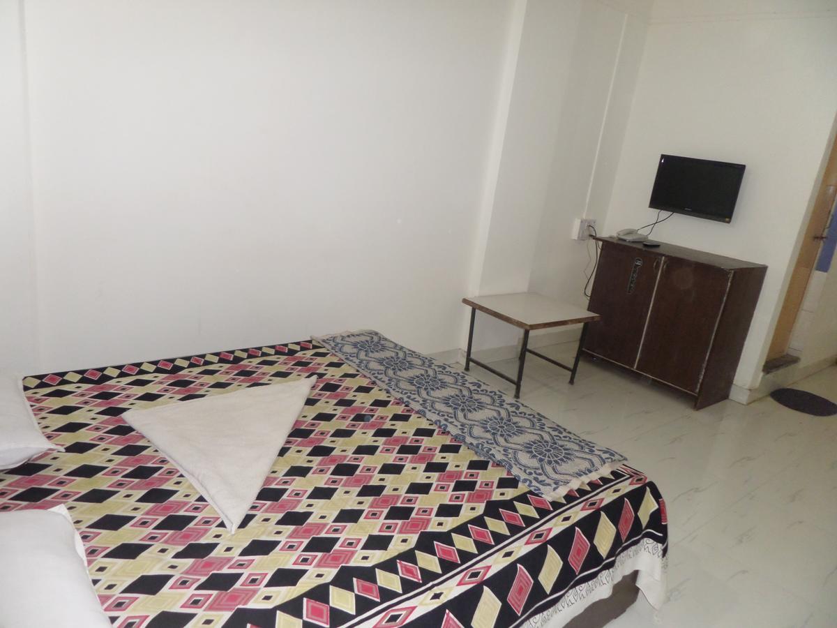 Hotel Royal Lodging Phursungi Εξωτερικό φωτογραφία