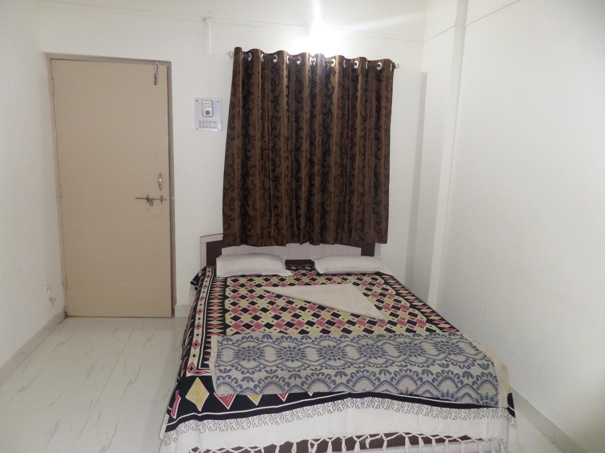 Hotel Royal Lodging Phursungi Εξωτερικό φωτογραφία