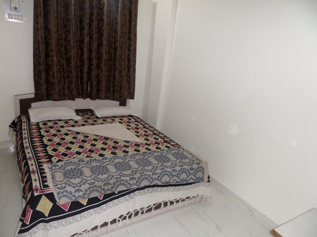 Hotel Royal Lodging Phursungi Εξωτερικό φωτογραφία