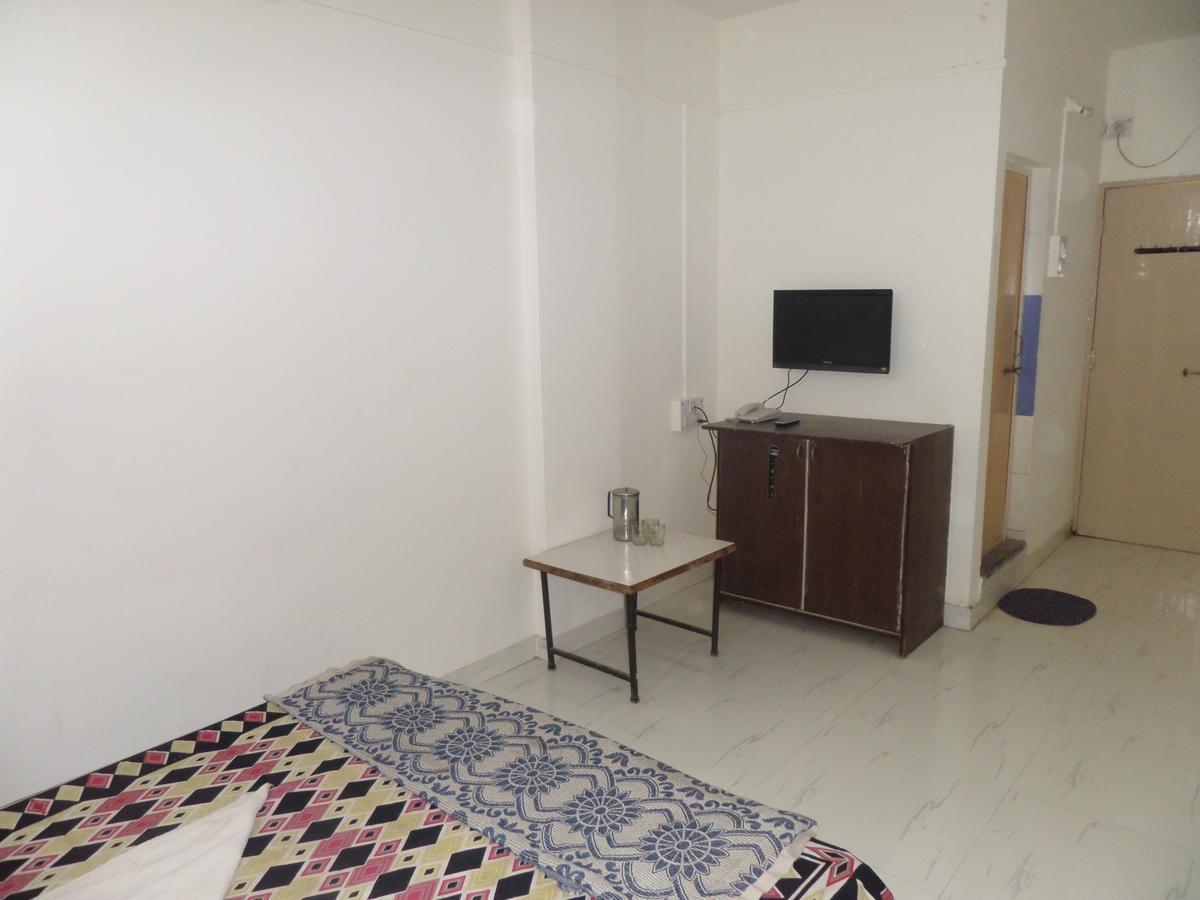Hotel Royal Lodging Phursungi Εξωτερικό φωτογραφία